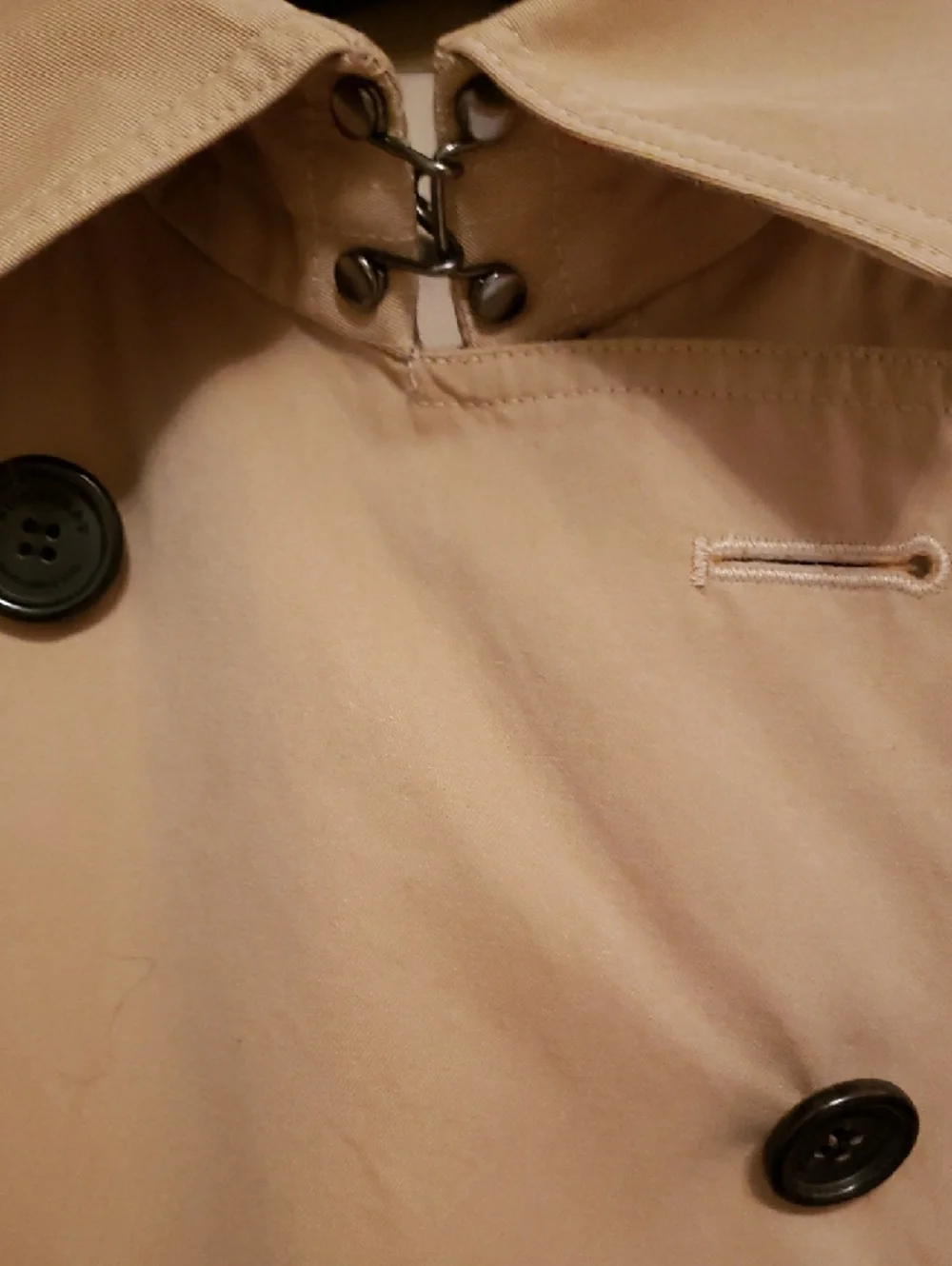Burberry Beige Double-Breasted Trench Coat with Belt - Picture 6 of 13
